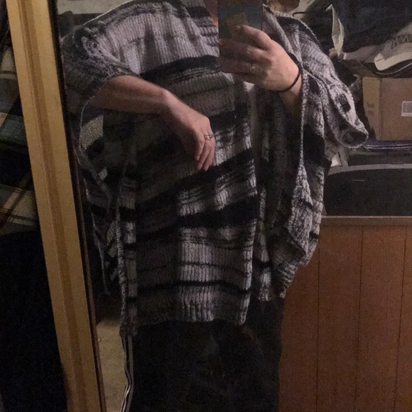 Knit poncho - Picture 6 of 8